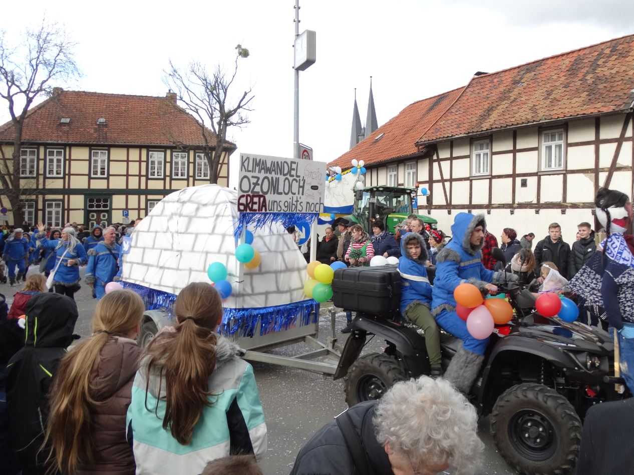 Schotten auf dem Derenburger Karnevalumzug